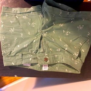 Green & white Gap flowered shorts.